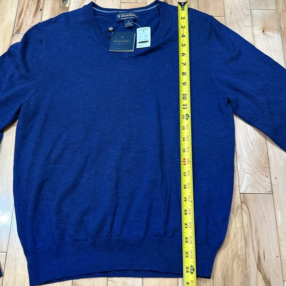 NWT Brooks Brothers V-Neck Sweater - Picture 4 of 7